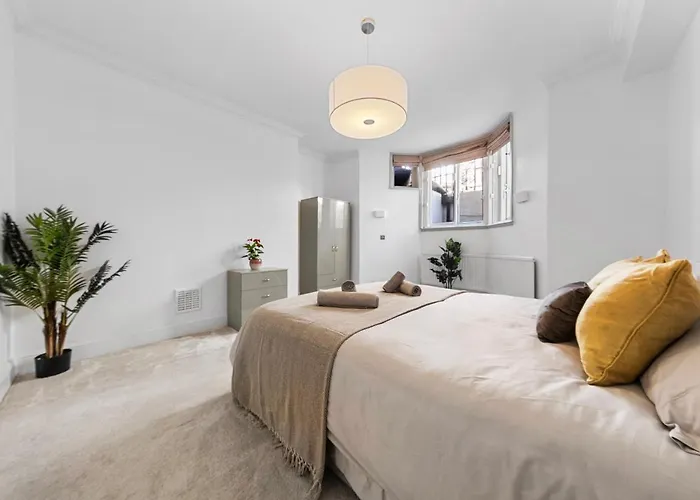 Harrods 2 Bed Lux Flat W/Patio
